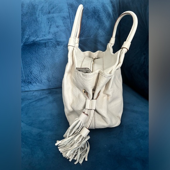 Kate Spade Berkshire Road Stevie Satchel White Pebbled Leather Tassles Boho EUC - Picture 9 of 16